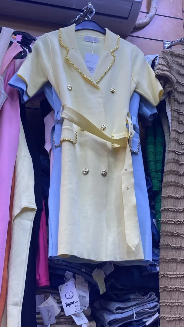 Robe Courte Style Blazer à Boutons Dorés
