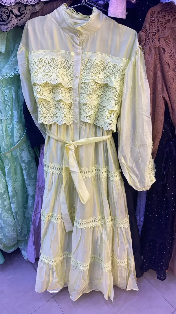Robe Longue en Coton et Dentelle à Volants