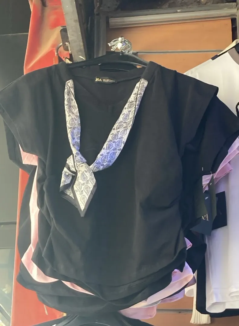T-shirt à Manches Courtes avec Foulard Intégré